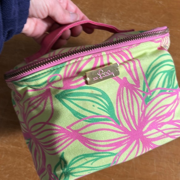 Lilly Pulitzer cosmetic bag/case - Picture 3 of 11